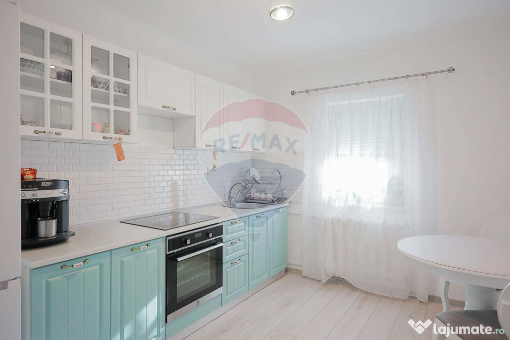 Apartament cu 3 camere + garsonieră de vânzare în zona...