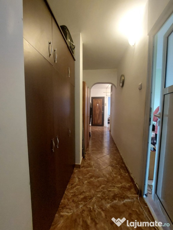 Apartament 3 camere decomandat Nicolina, 2 bai