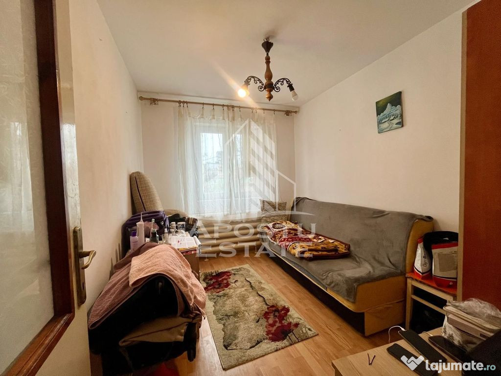 Apartament 2 camere,etaj 1,zona Complexul Studentesc