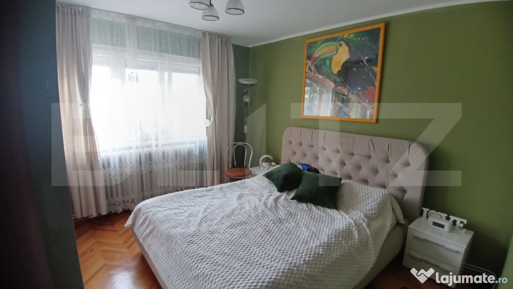 Apartament cu 3 camere, etaj intermediar, zona cetate