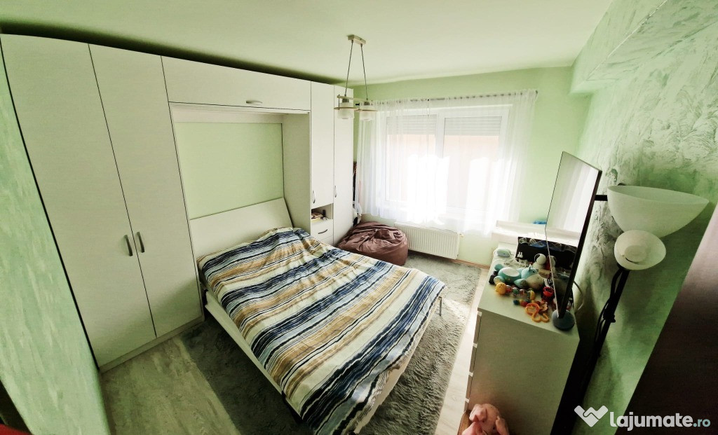 Persoana fizica vand apartament mobilat si utilat