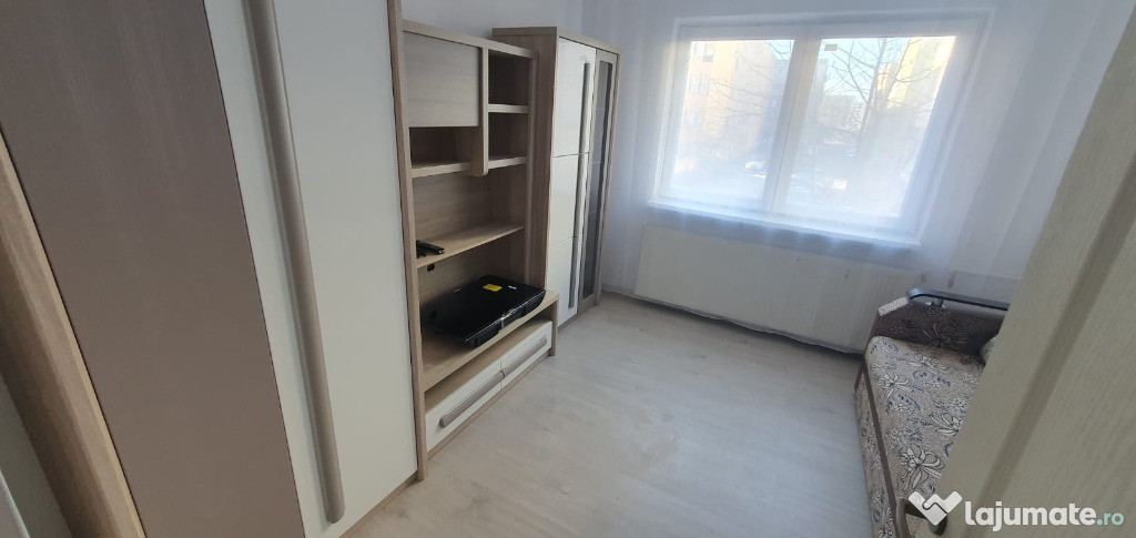 Închiriez camera de camin