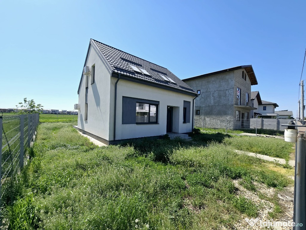 Vila de vanzare - 4 camere - 2 bai - 430 mp teren - Bucatarie mobilata