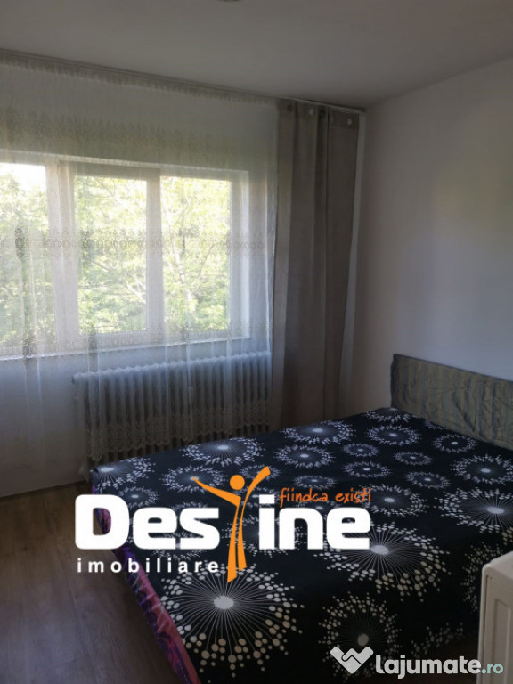 INCHIRIEZ CAMERA CAMIN, BAIE PROPRIE (CU GEAM)