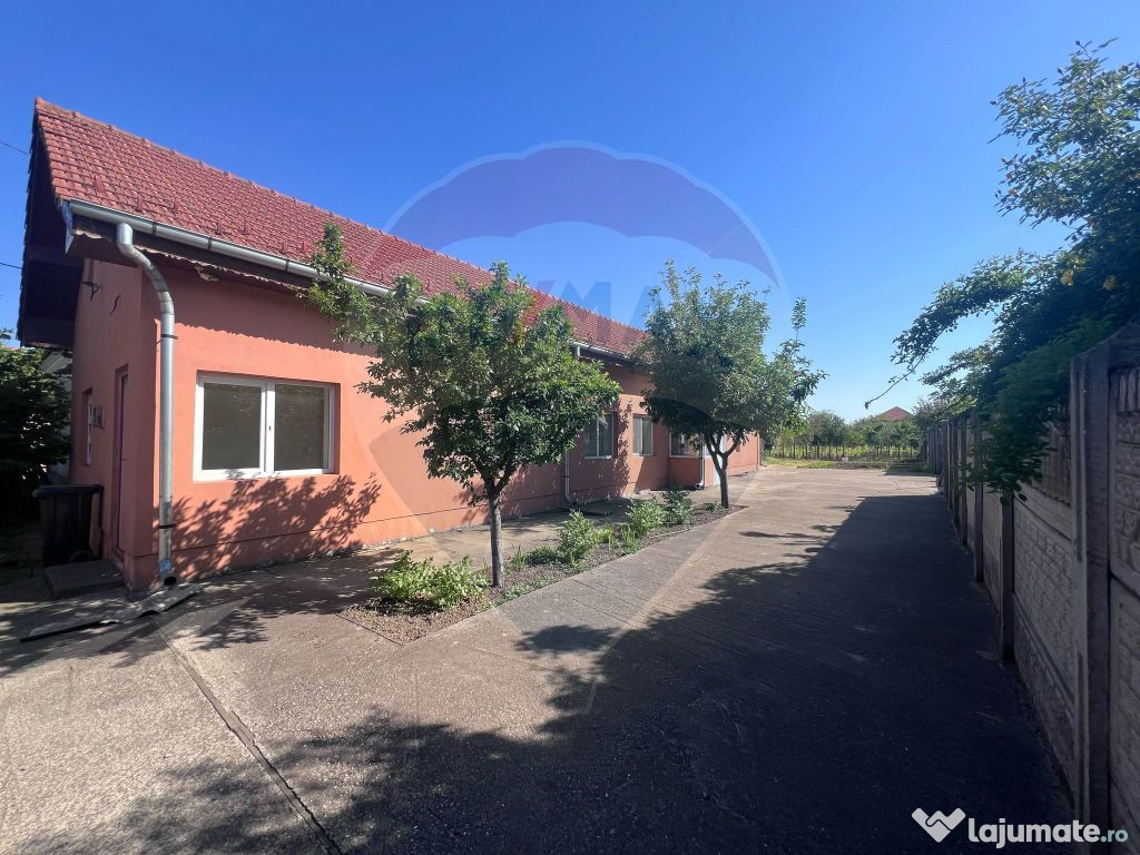 Casă / Vilă cu 4 camere de vânzare în zona Ultracentral