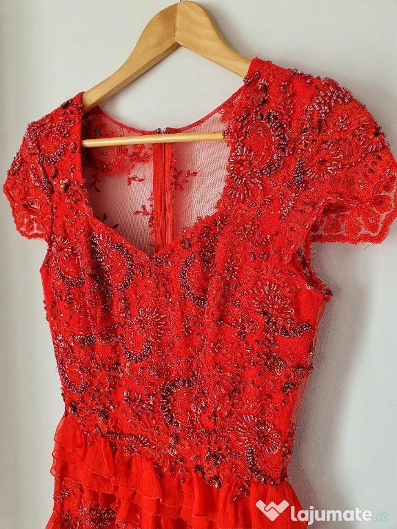 Vând rochie roșie, elegantă