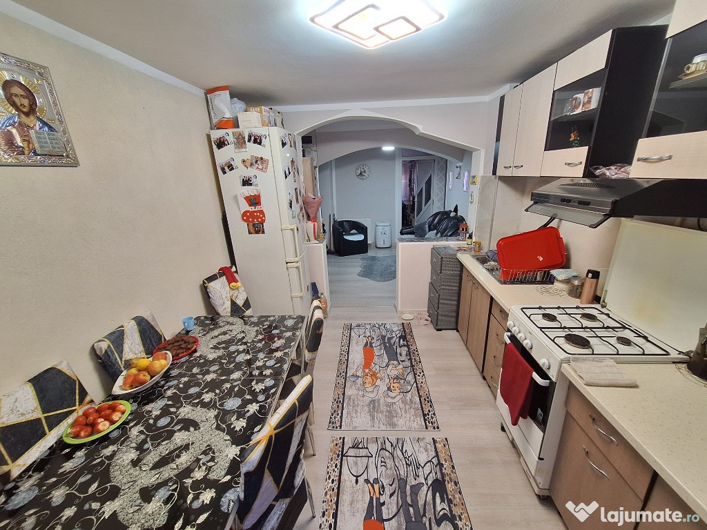 Vând apartament cu 3 camere