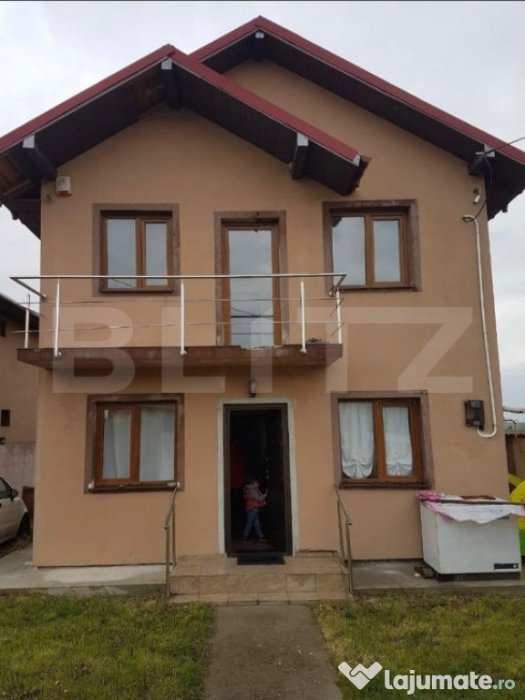 Casă de vânzare, cu 4 camere, 95 mp, zona Pielesti