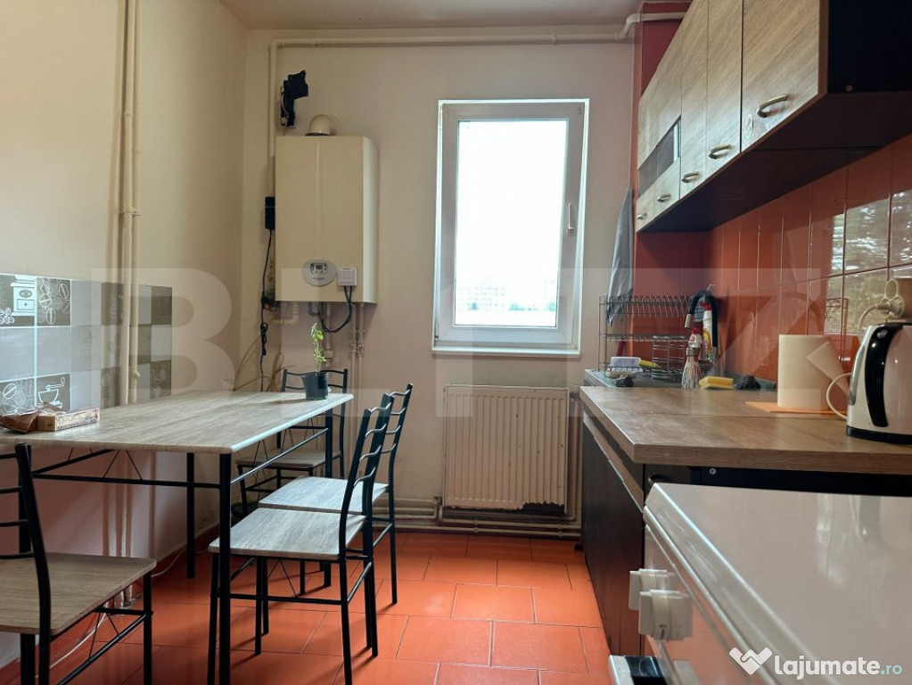 Apartament de vanzare, cu 3 camere, 68 mp, semidecomandat, z