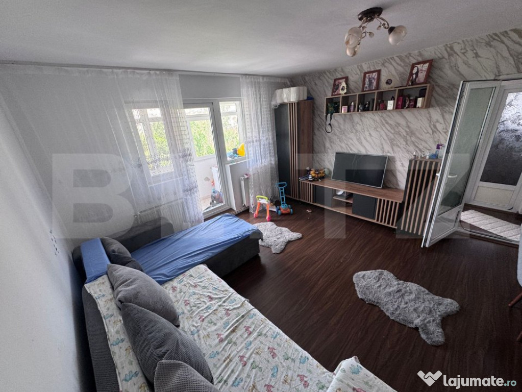 Apartament de vanzare, cu 2 camere, 49 mp, zona Micro 11