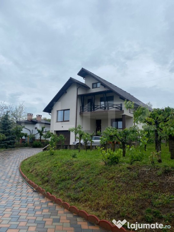 Casa individuala cu 5 camere, 240 mp, 12,8 ari teren, zona