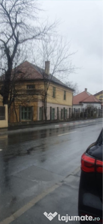 Apartament la casă în zona centrală