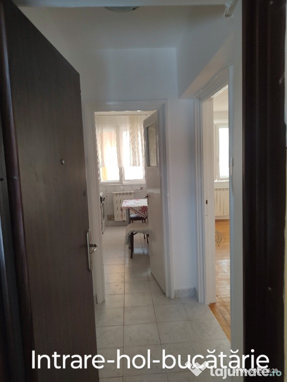 Închiriez apartament de două camere pe termen lung