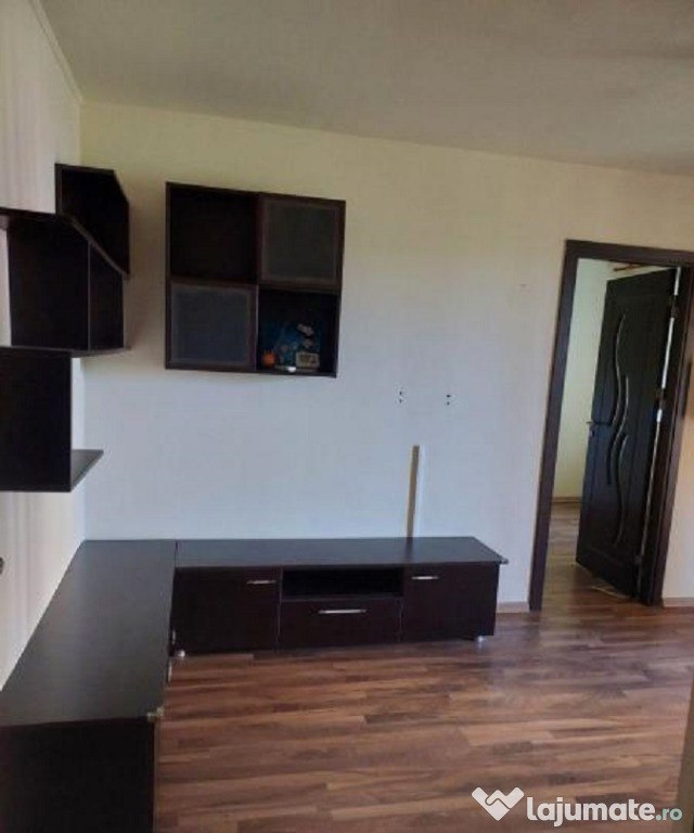 Apartament 2 camere semidecomandat zona Groapa