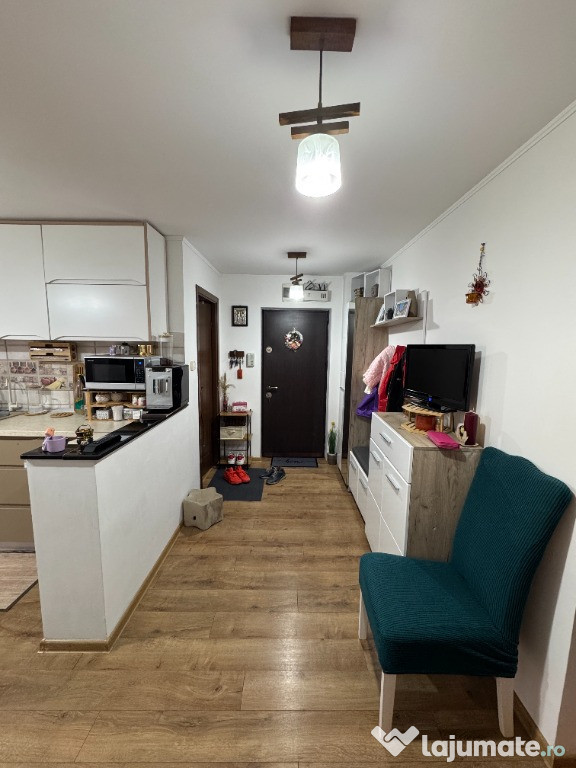 Vand apartament cu 3 camere decomandat