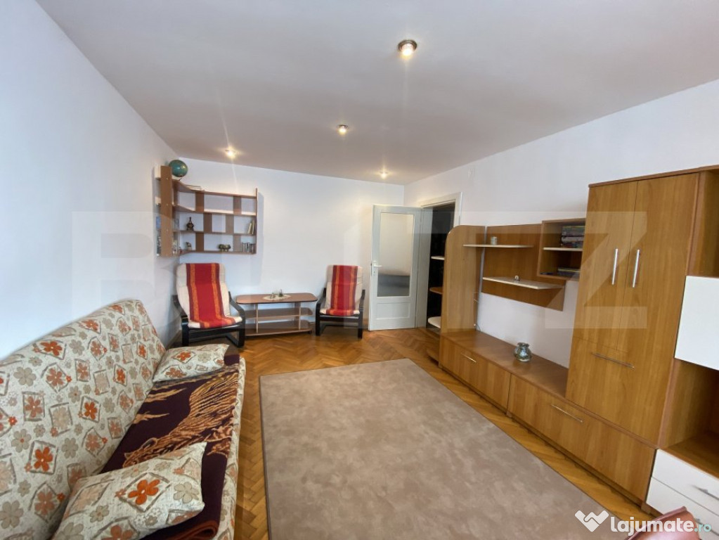 Apartament de inchiriat, cu 3 camere, 65 mp, zona Ampoi 1