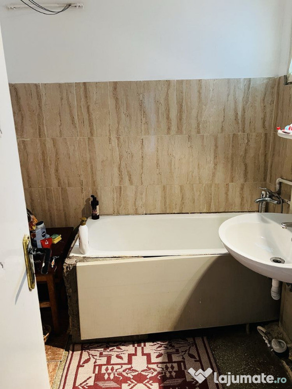 Aparatment 3 camere zona TRACTORUL,