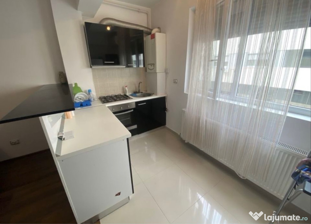 Apartament 3 camere de închiriat