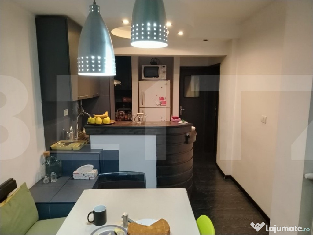 Apartament +curte interioara zona centrala