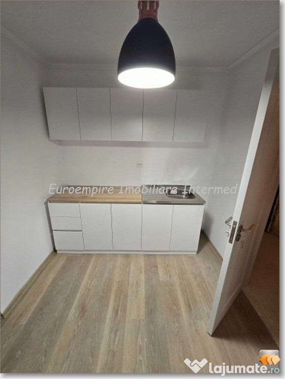 De vanzare apartament cu 2 camere zona CET