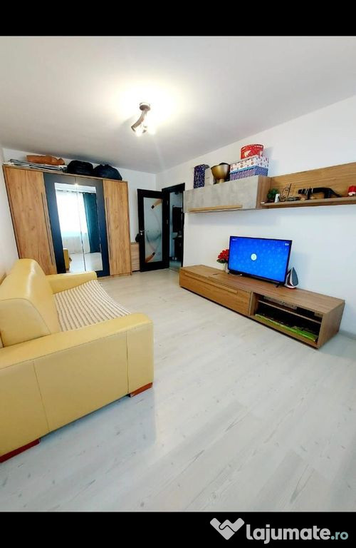 2 Camere Decomandat langa metrou 1 Decembrie