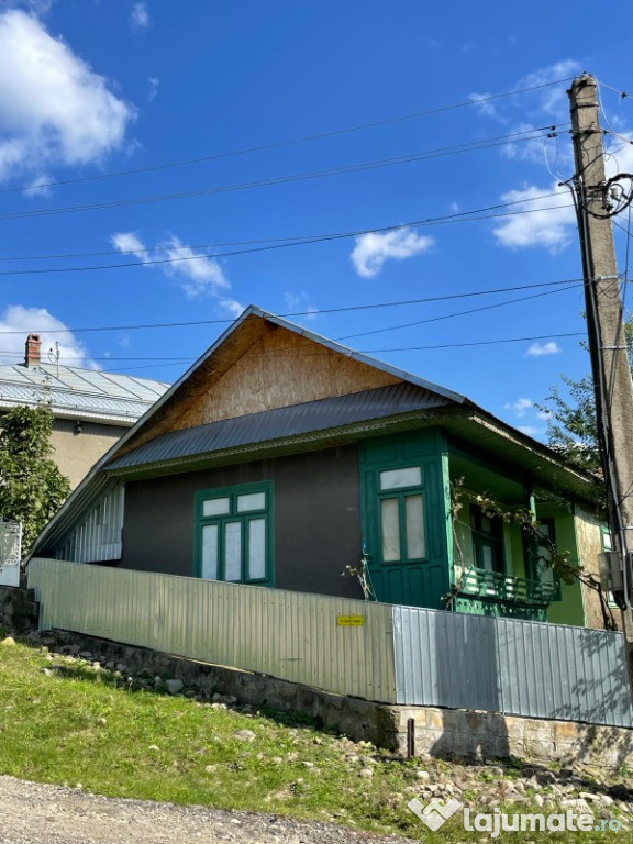 Casa comuna Soveja - sat Rucareni (centru)