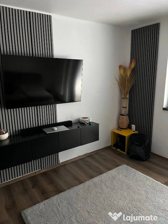 Apartament 3 camere, decomandat - zona Astra