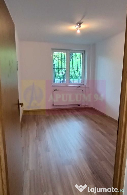 Apartament 3 camere de vanzare in zona Titan, Potcoava