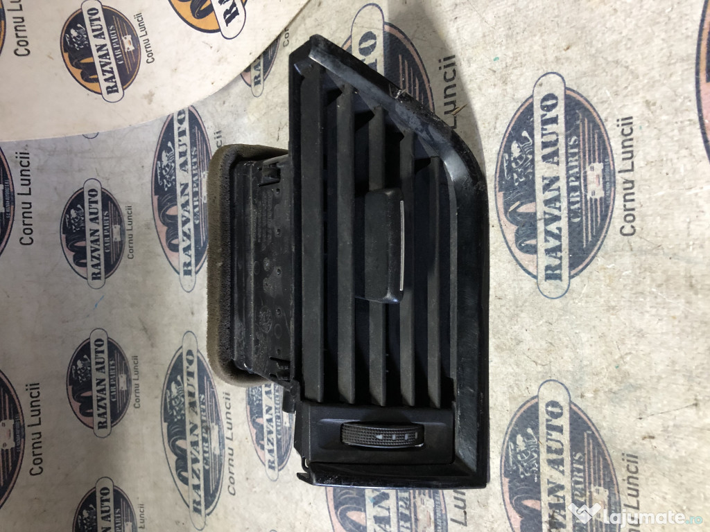 Grila ventilatie stanga Skoda Octavia 3 2014