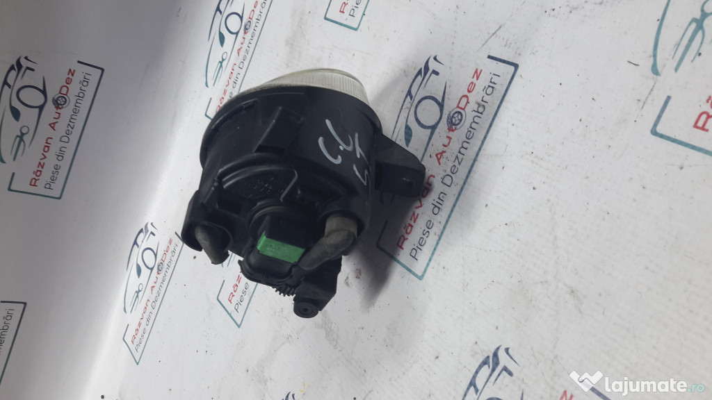 Proiector stanga Volkswagen Passat CC 2010