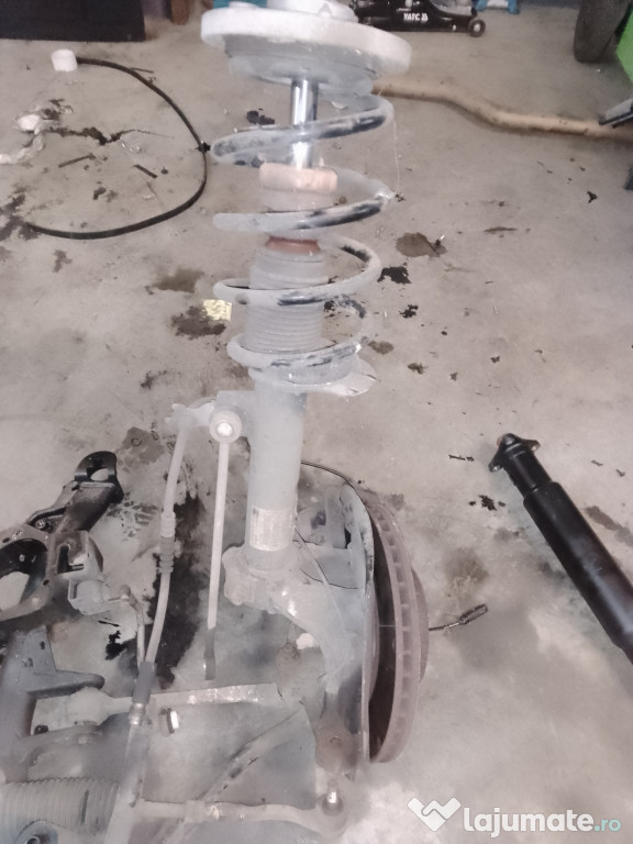 Fuzeta cu amortizor stanga fata BMW X3 F25 2.0 Motorina 2014