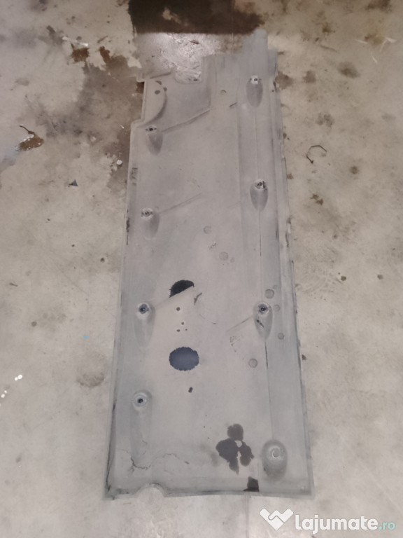 Scut lateral stanga Volkswagen Tiguan 2010