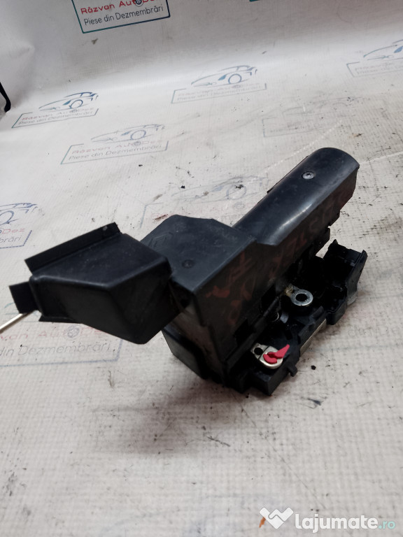 Broasca dreapta fata Dacia Duster 2012