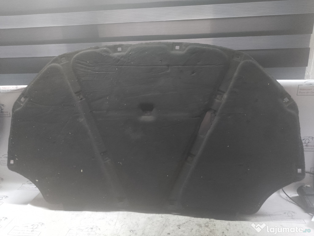 Pâsla capotă Volkswagen Jetta 2012