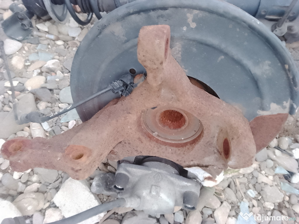 Fuzeta dreapta fata Dacia Duster 1.5 Motorina 2019