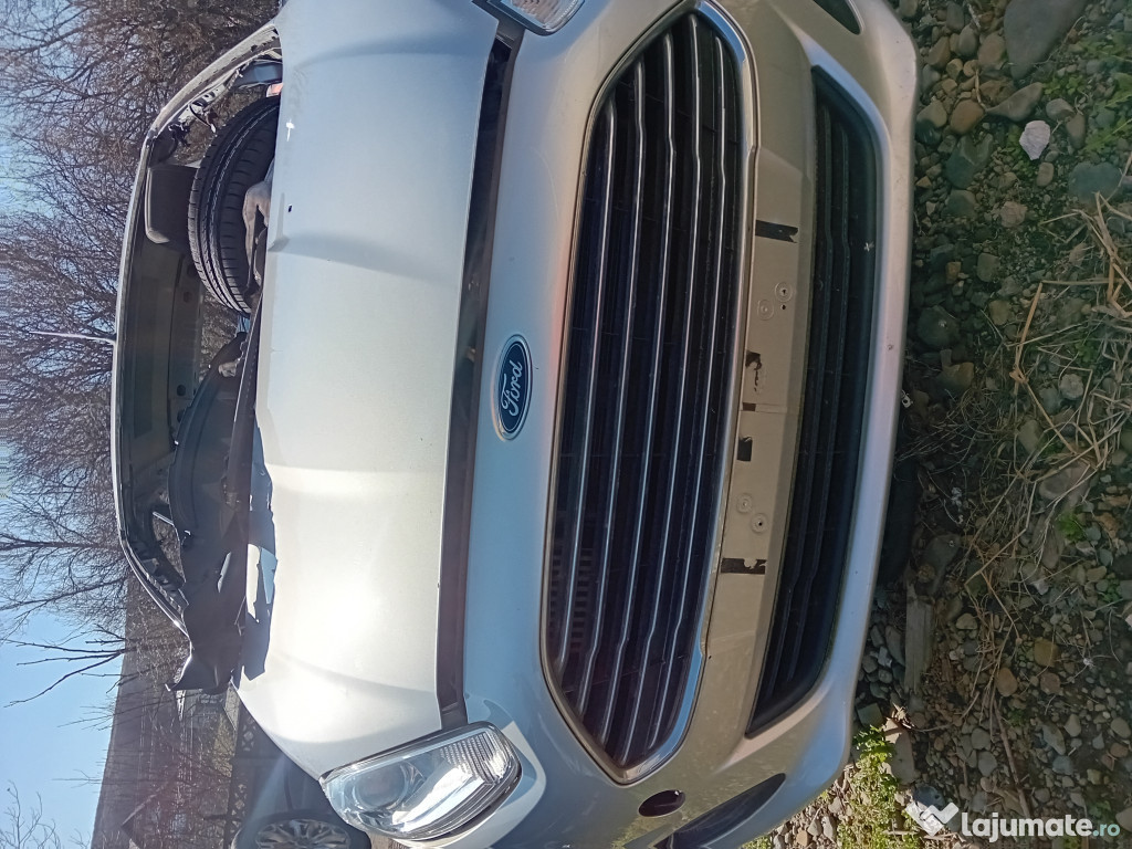 Fata completa Ford Fiesta 2013