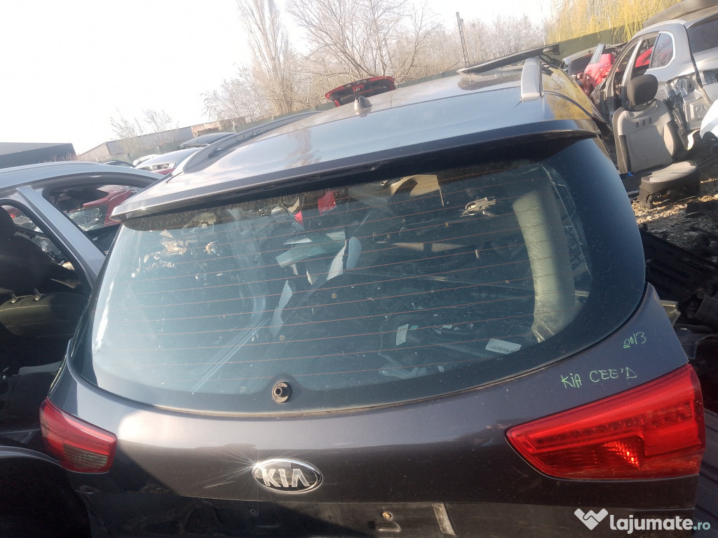 Luneta Kia Ceed 2013