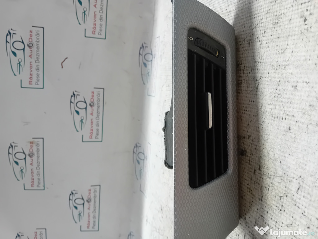 Grila ventilatie stanga BMW Seria 3 E92 2009