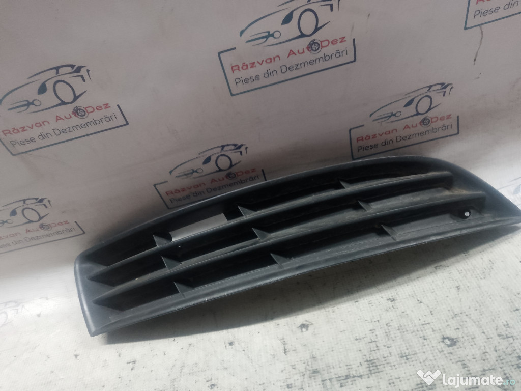 Grila proiector stanga Volkswagen Passat B6 2006