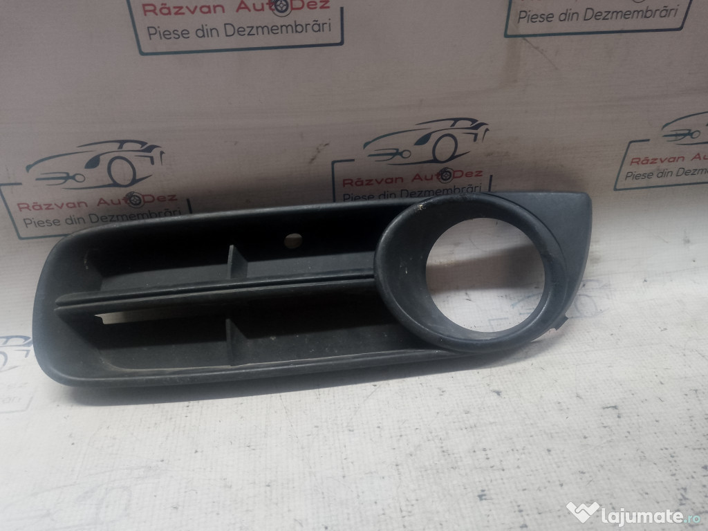 Grila proiector stanga Skoda Roomster 2011