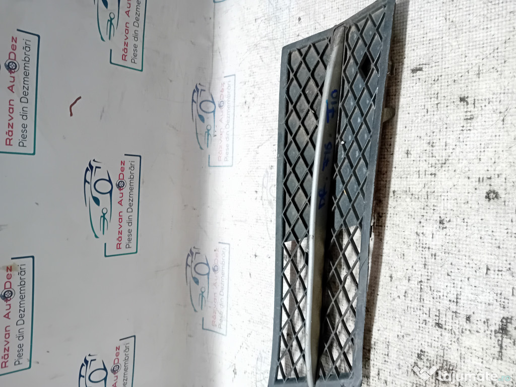 Grila proiector dreapta BMW F10 2012