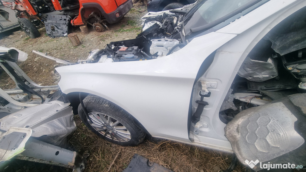 Aripa Stanga Fata Mercedes C Class W205 2015