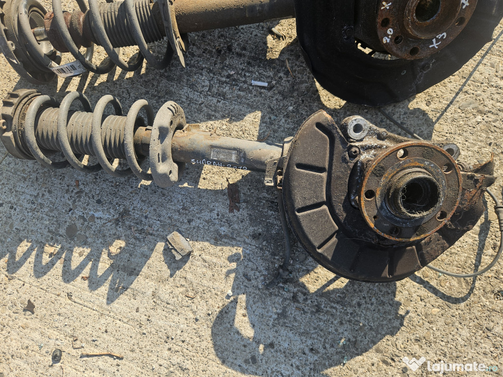 Fuzeta cu amortizor dreapta fata Volkswagen Sharan 2012