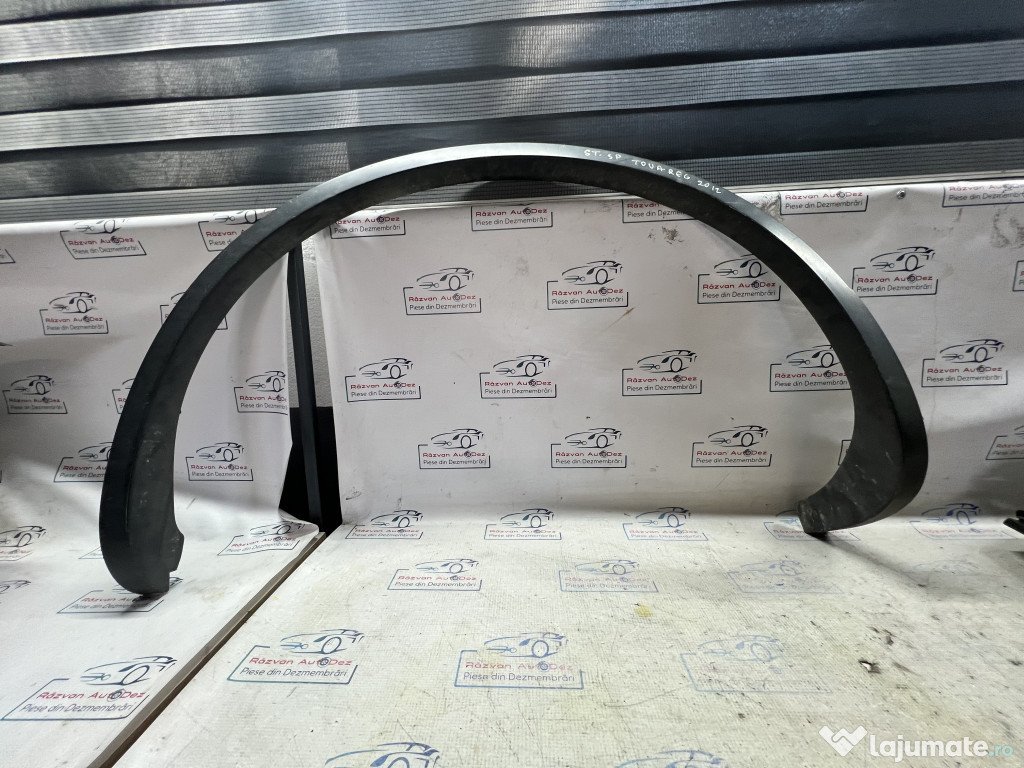 Bandou aripa stanga spate Volkswagen Touareg 2012