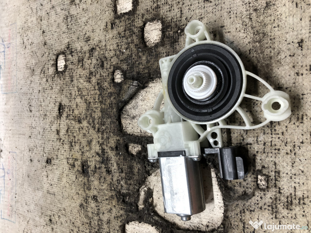 Motoras macara stanga fata Ford Fiesta 2021