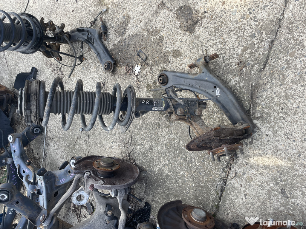 Fuzeta cu amortizor dreapta fata Nissan Qashqai 1.6 2011