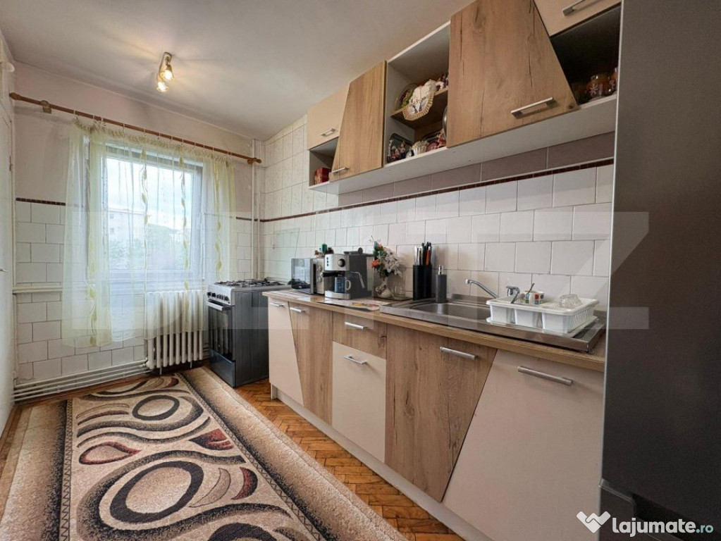 Apartament de vanzare, cu 3 camere decomandate, 64 mp, zona
