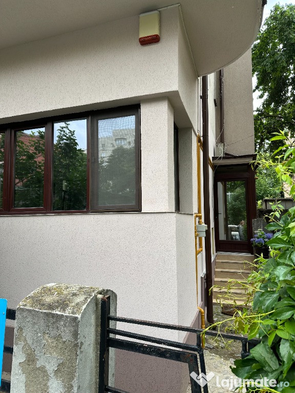 Vand ap. 3 camere in vila interbelicaP+2,la parter 71mp ap+17mp.depen