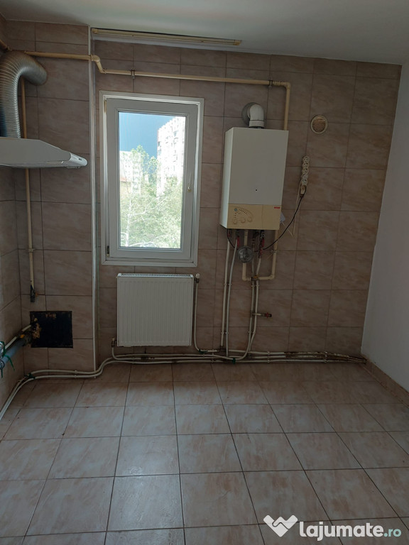 Vând urgent apartament 2 camere Reșița