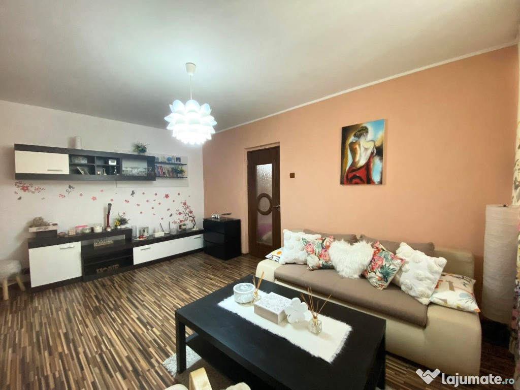 Apartament 3 camere, Micro 16 etaj 1, mobilat, garaj, boxă, A/C